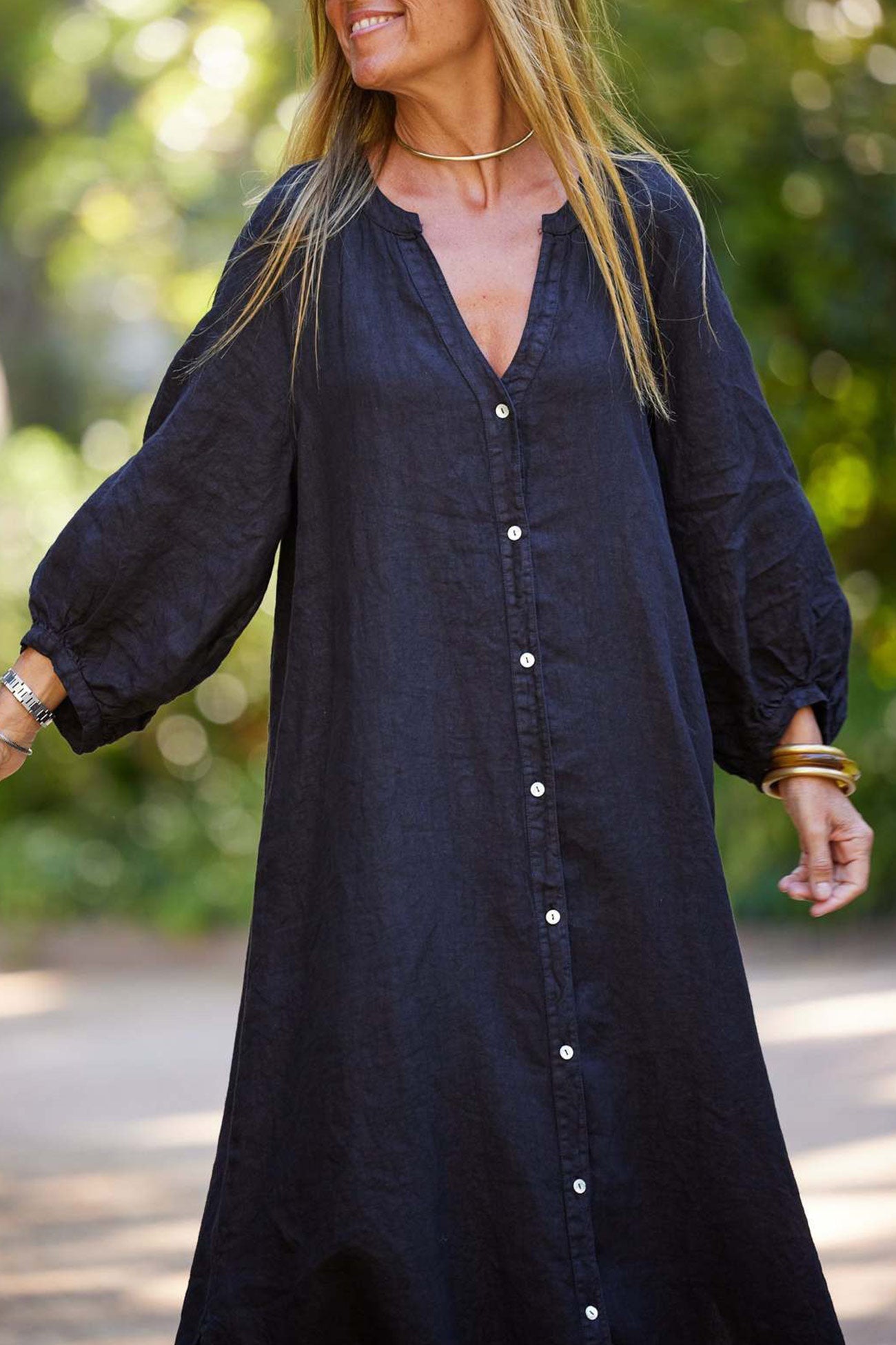 Dress Woman Veanna – Elegant Long Sleeve Dress with V Neck & Buttoning