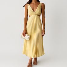 Shandee Robe Plissée – Shiny Satin, Fluid Cut & Refined Elegance