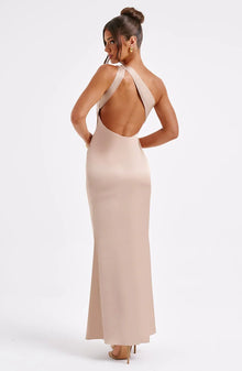 Clara Robe Longue en Satin Femme – Asymmetrical, Fitted & Minimalist Elegance