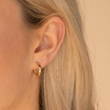Basic Medium Huggie Hoop Earrings