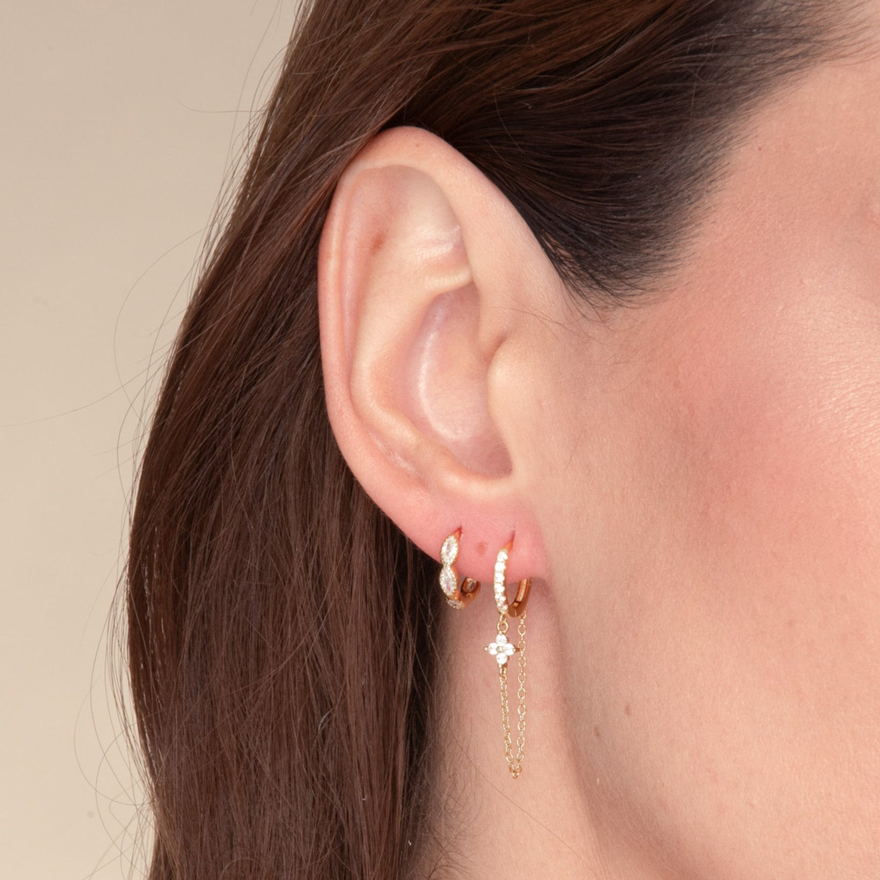 Clover Sapphire Dangling Huggie Earrings