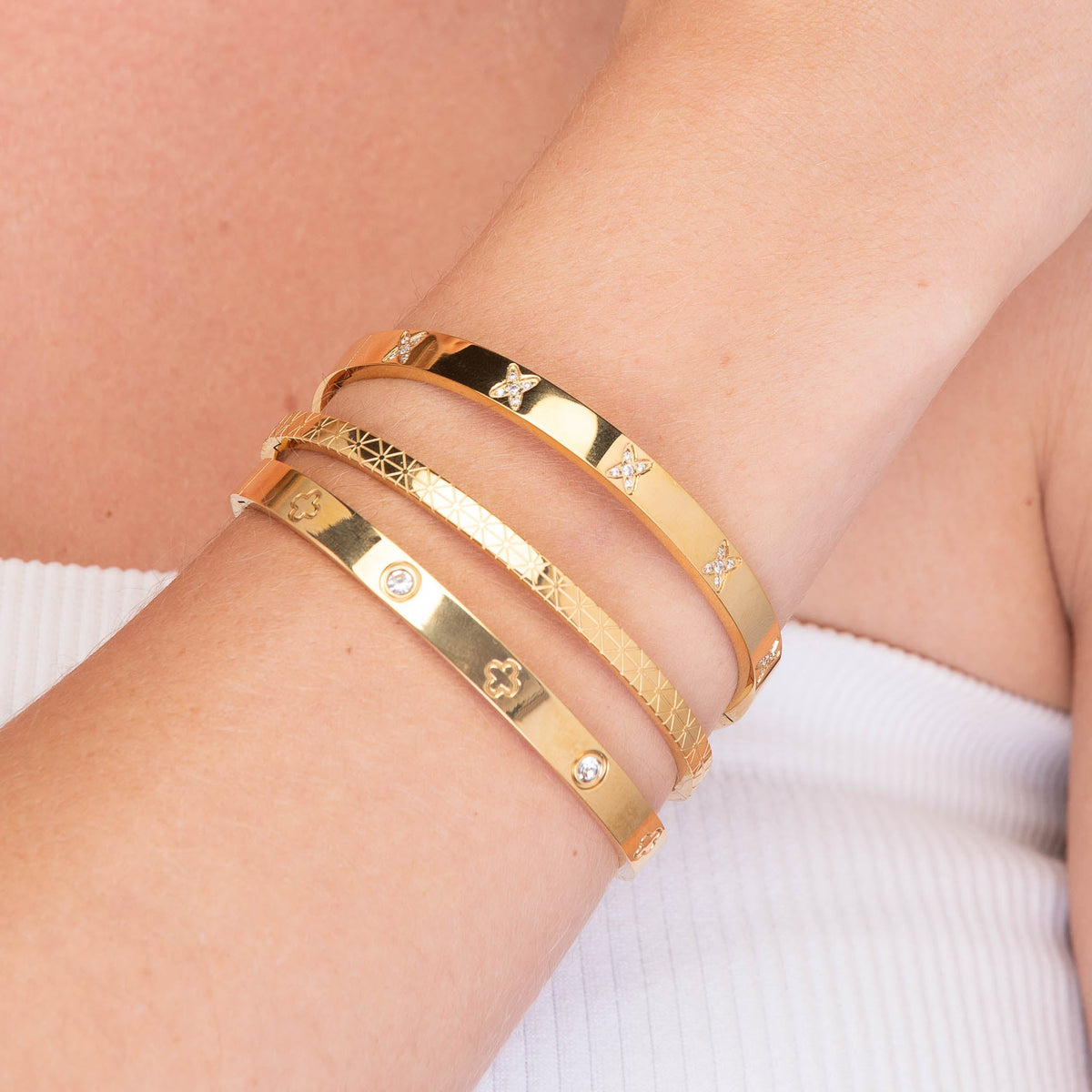 Clover Zirconia Hinged Bangle Bracelet