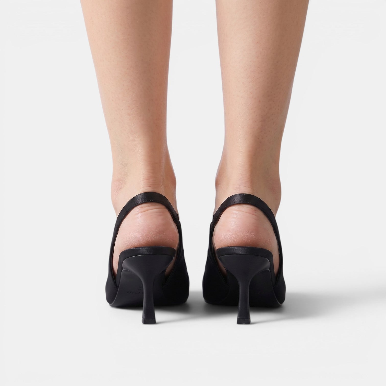 Women's Supportive Closed-Toe Sandals