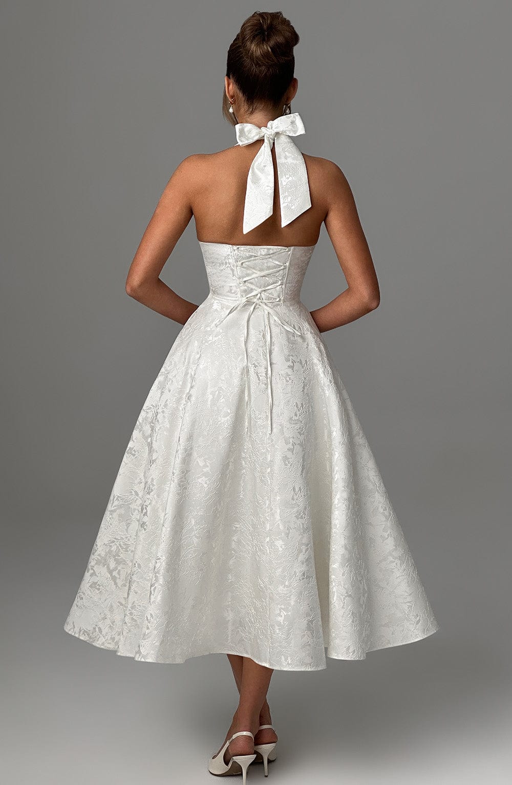 Iris Robe Midi Femme – Backless Dress in Floral Jacquard with Fitted Bodice & Flared Skirt