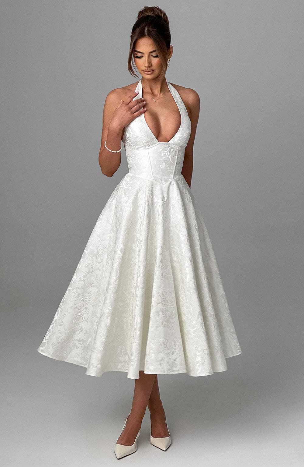 Iris Robe Midi Femme – Backless Dress in Floral Jacquard with Fitted Bodice & Flared Skirt