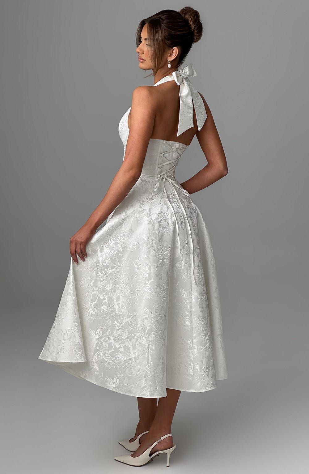 Iris Robe Midi Femme – Backless Dress in Floral Jacquard with Fitted Bodice & Flared Skirt