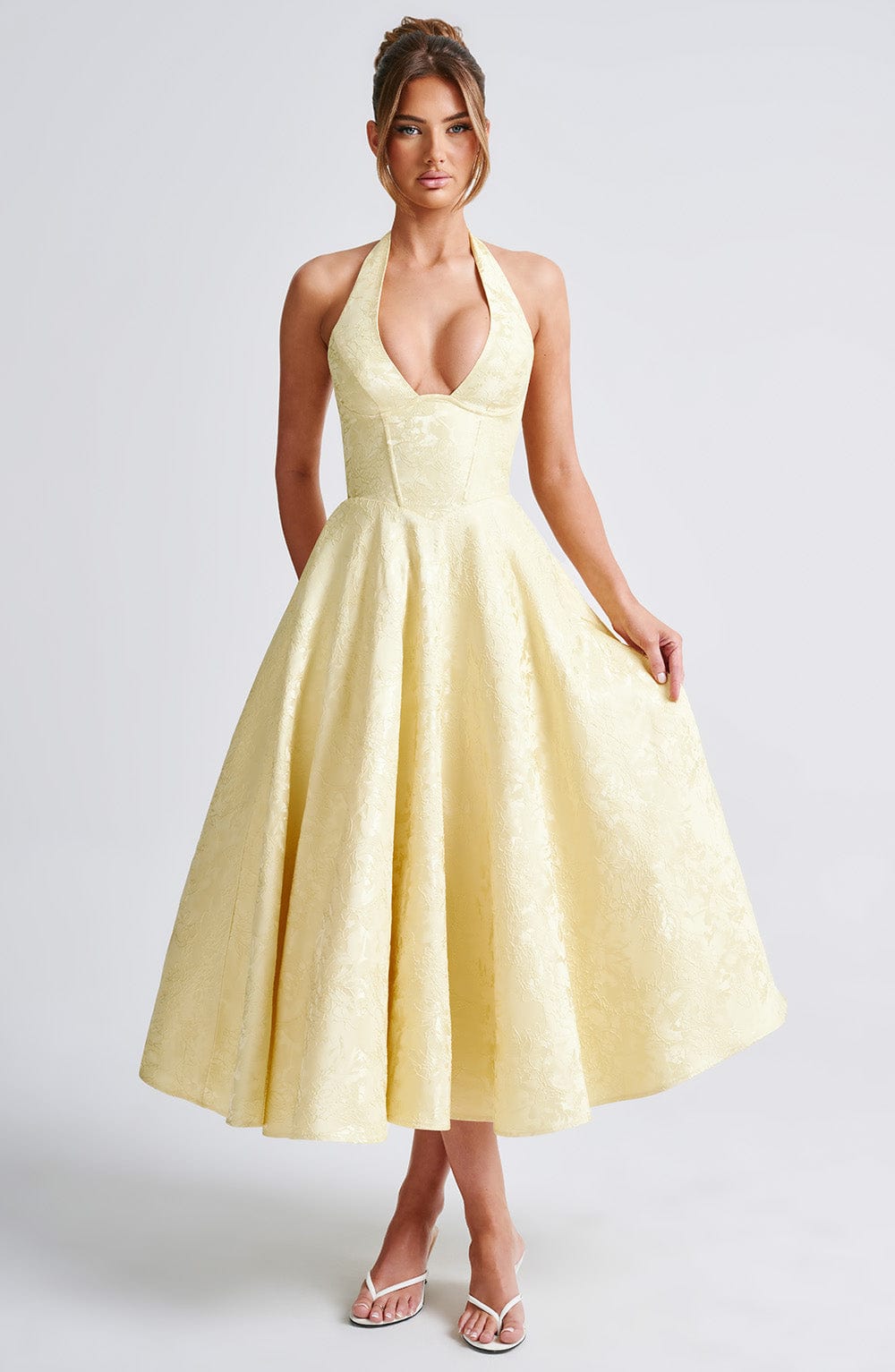 Iris Robe Midi Femme – Backless Dress in Floral Jacquard with Fitted Bodice & Flared Skirt