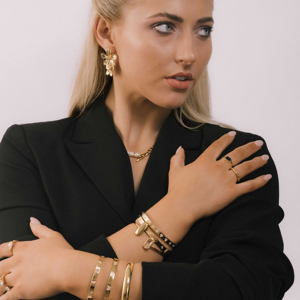 Heart Station Zirconia Hinged Bangle Bracelet