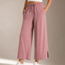 Veluna – Effortless Wide-Leg Crop Pants