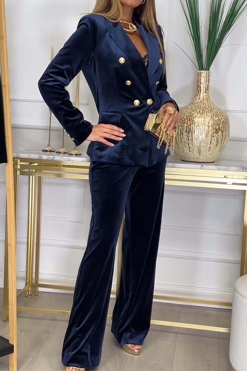 Lora Velvet Set Women – Luxury Two-Piece Suit with Soft Fabric and Versatile Design