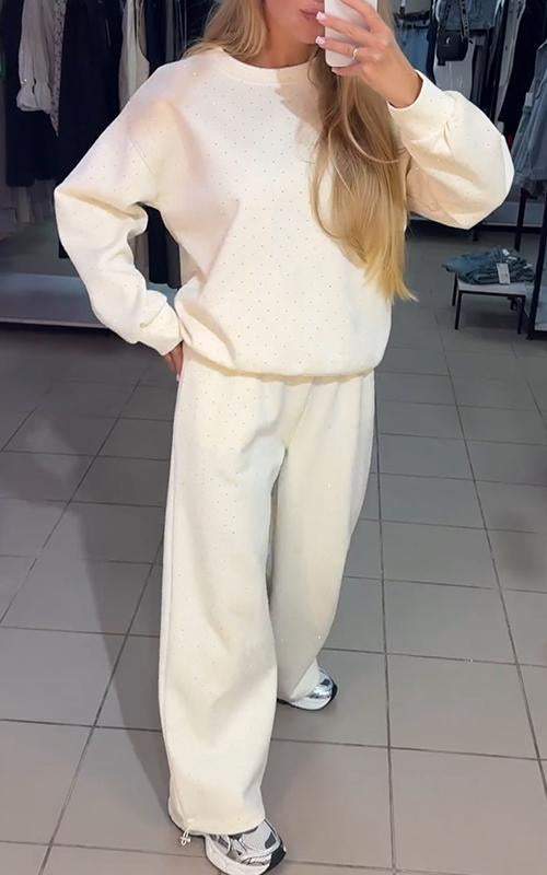 Aria Ensemble Loungewear Woman – Comfortable Outfit with Rhinestone Details & Relaxed Fit