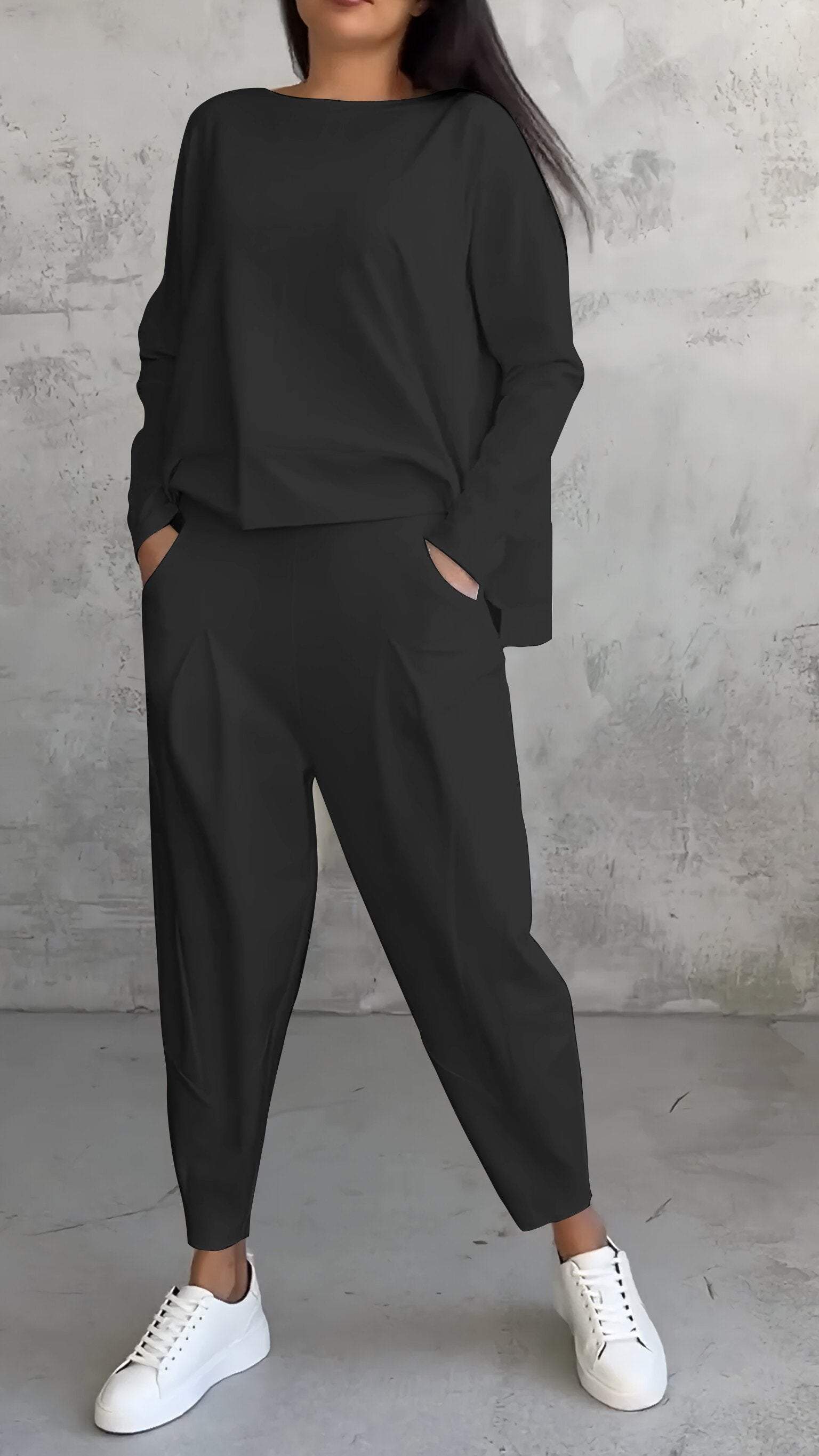 Emilie Women's Set – Comfortable and Elegant Round Neck Outfit in Spandex with Modern Style