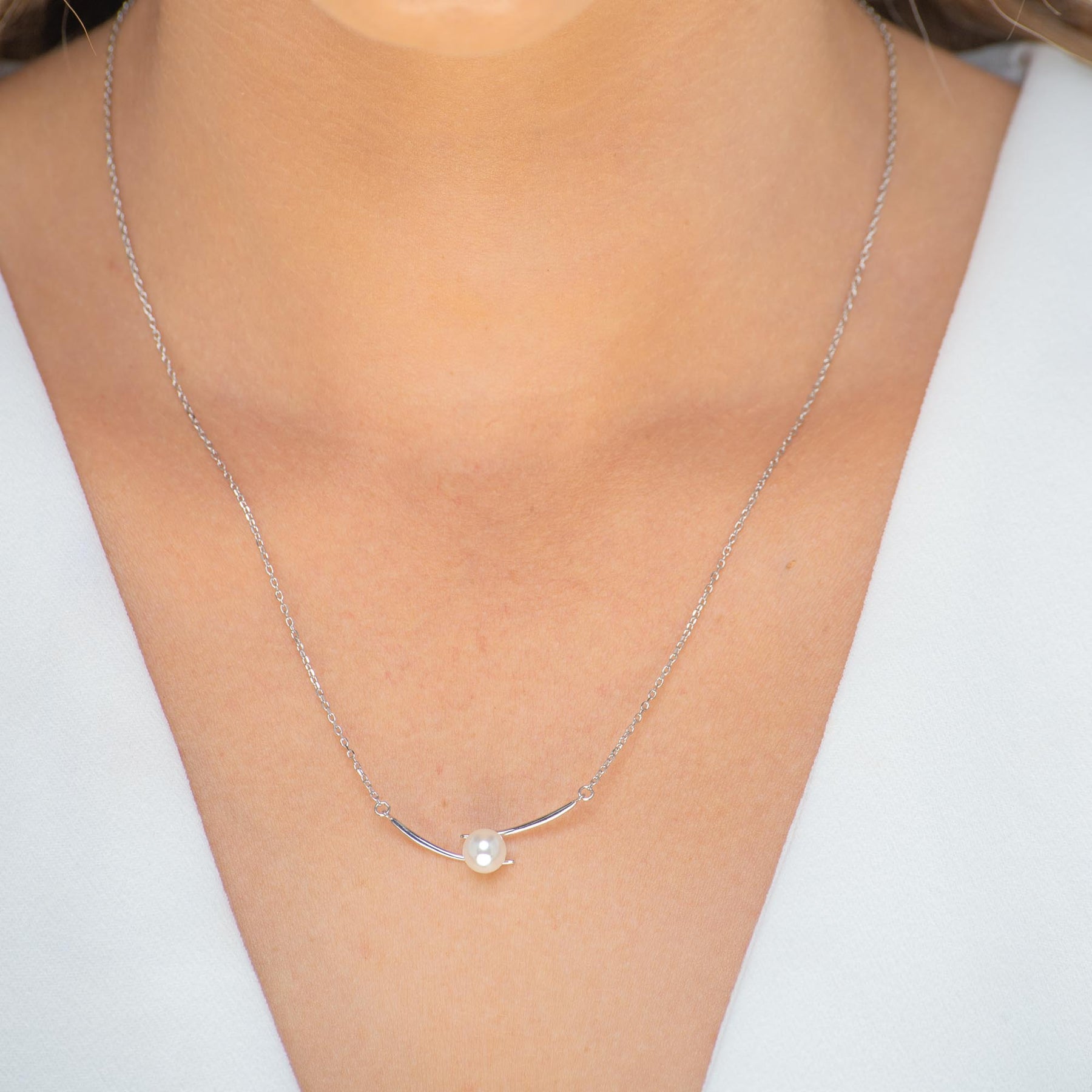 Linear Pearl Chain Necklace