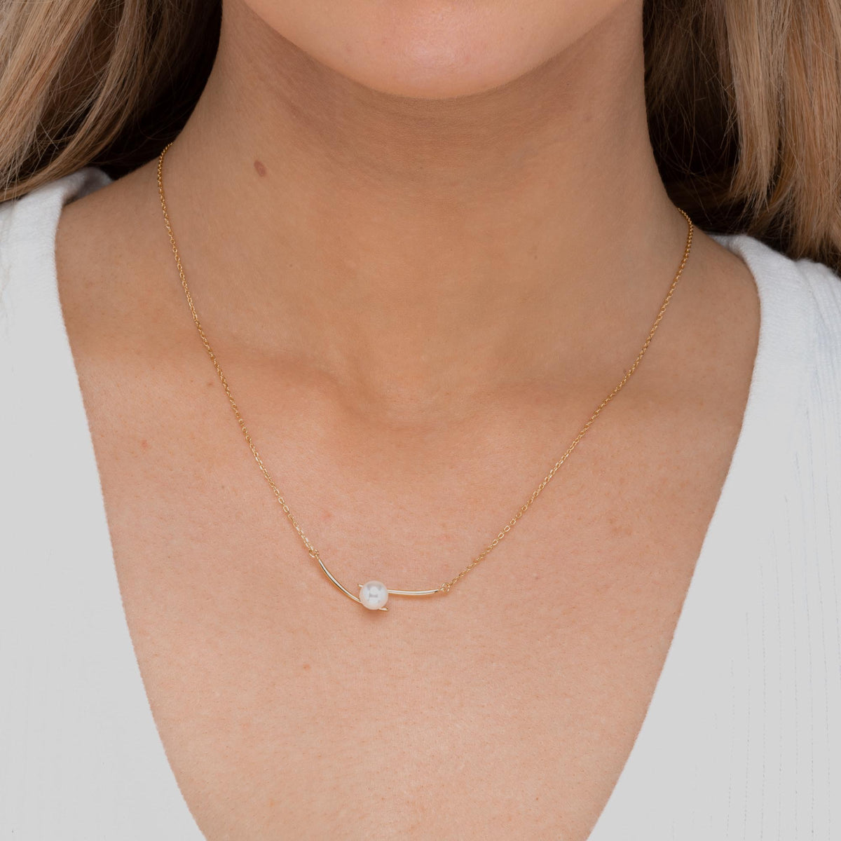 Linear Pearl Chain Necklace