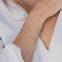 Mama Nameplate Sapphire Chain Bracelet