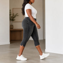 Curvella – Flattering High-Waist Stretch Denim Capris