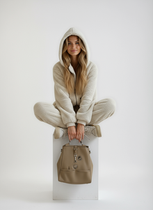 Madelyn Ensemble Loungewear Woman in Teddy Fleece – Ultra-Soft, Relaxed Fit with Cozy Beige Design