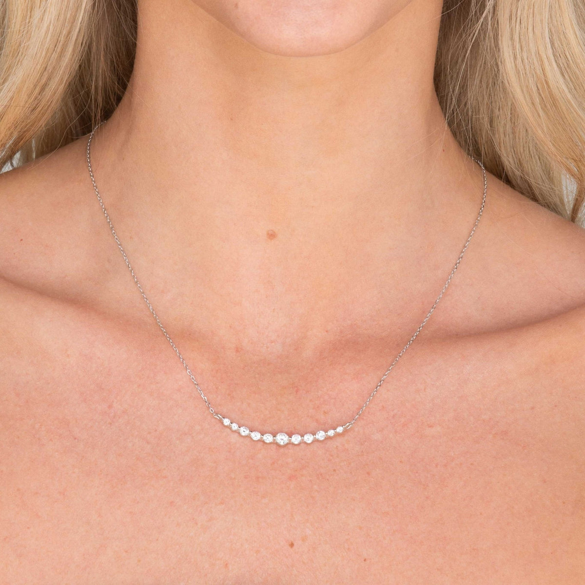 Smile Curved Bar Moissanite Necklace 0.3Carat