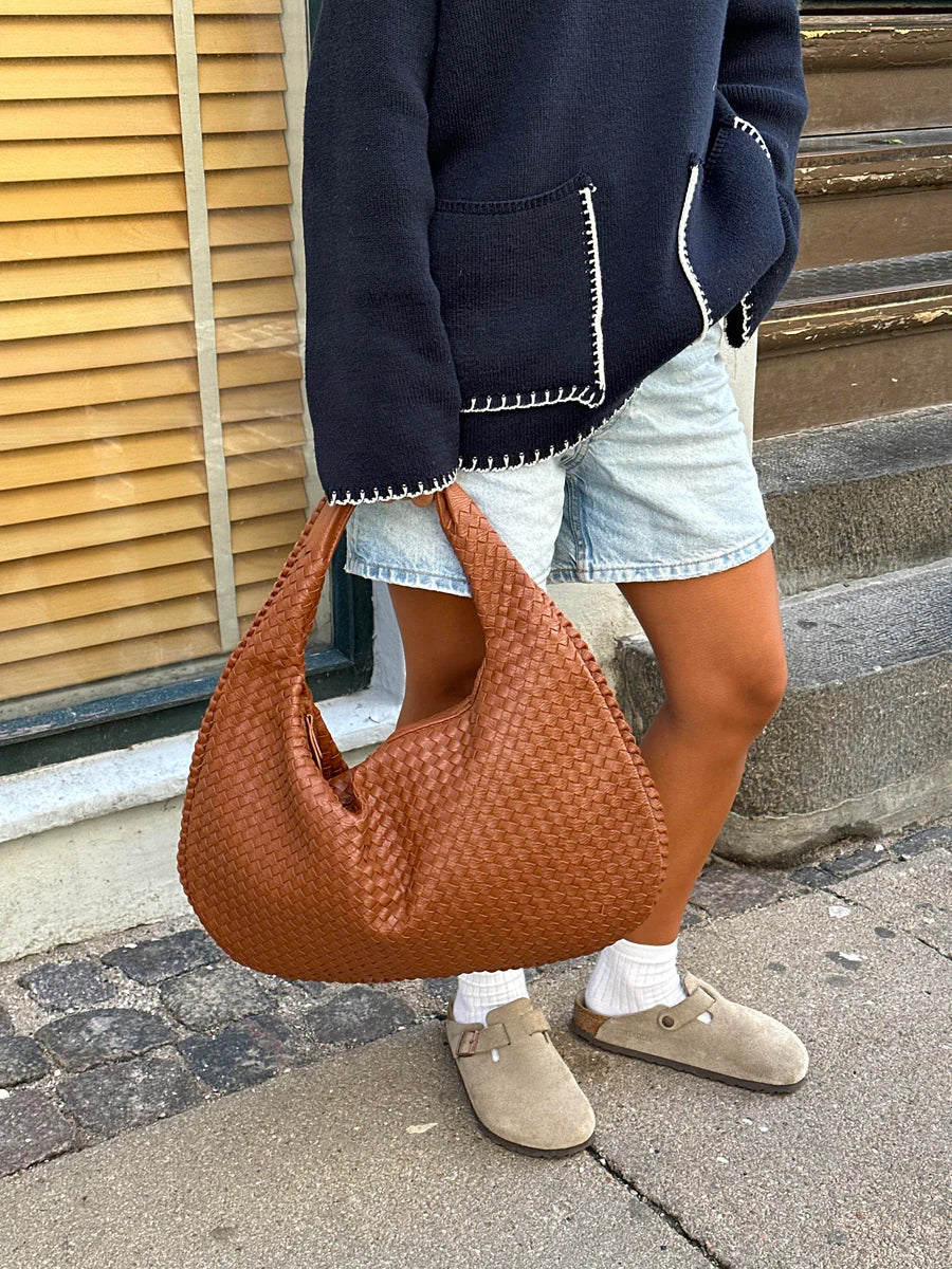 Louisa Hobo Bag Woman – Elegant Braided, Spacious & Timeless Style