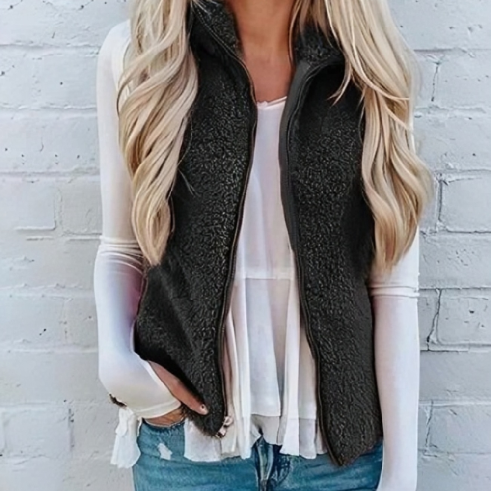 Tessia Zipped Fleece Vest Women – Light and Soft Layer with Warm and Comfortable Fit